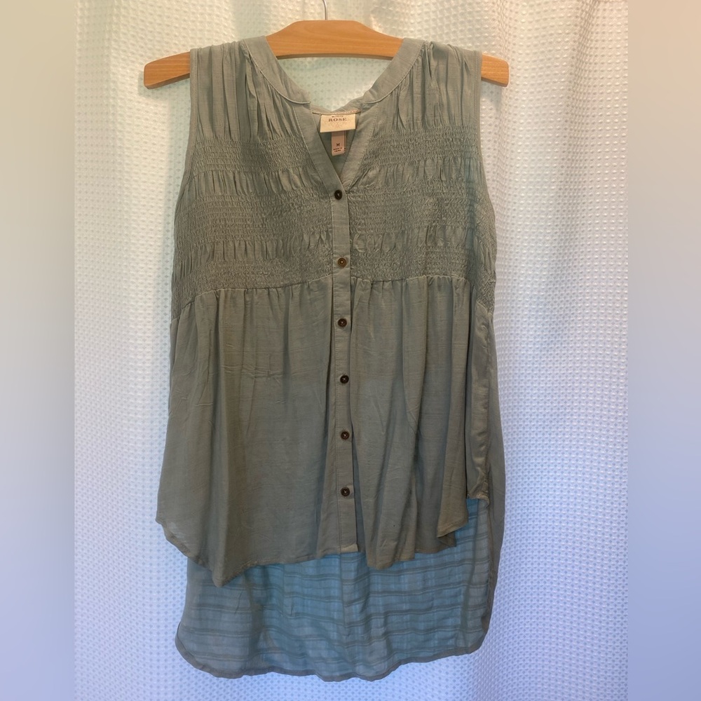 Long, flowing tank top with buttons size Medium